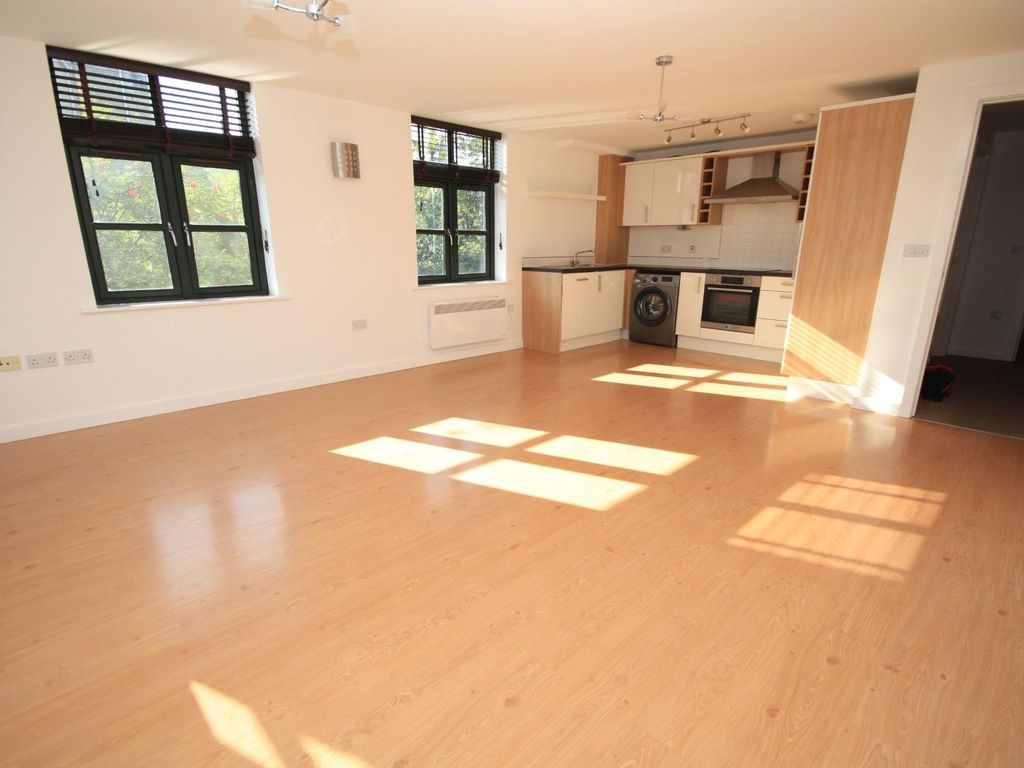 2 bed flat for sale in Tenterfields House, Meadow Road, Apperley Bridge, Bradford BD10, £155,000