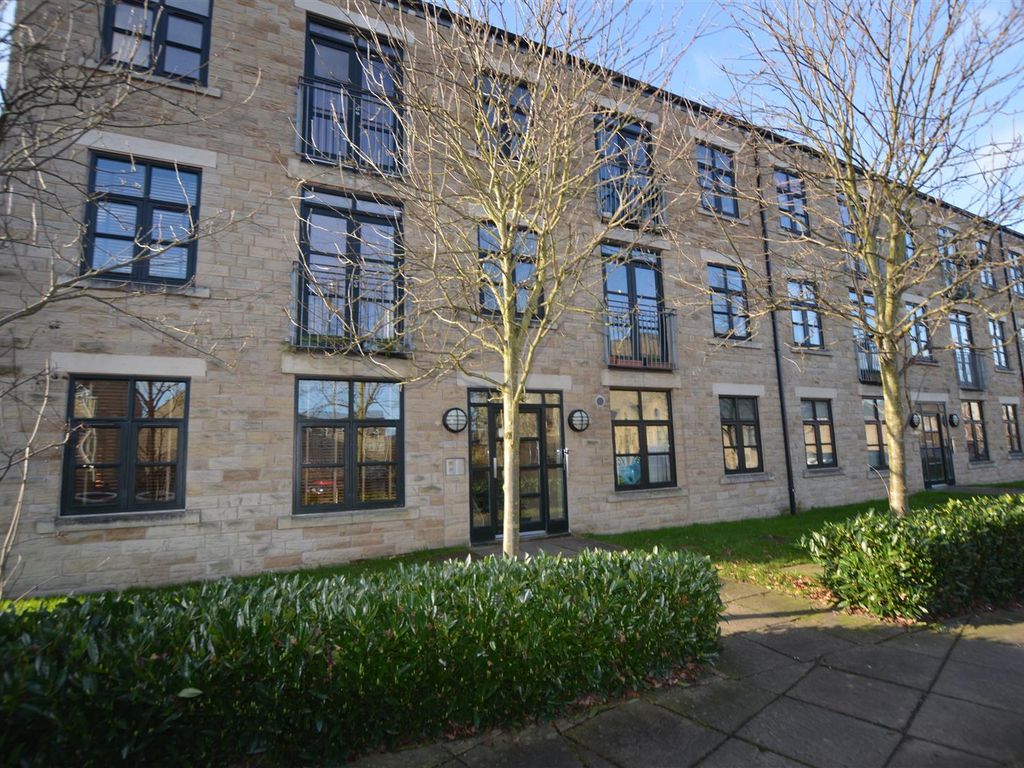 2 bed flat for sale in Tenterfields House, Meadow Road, Apperley Bridge, Bradford BD10, £155,000