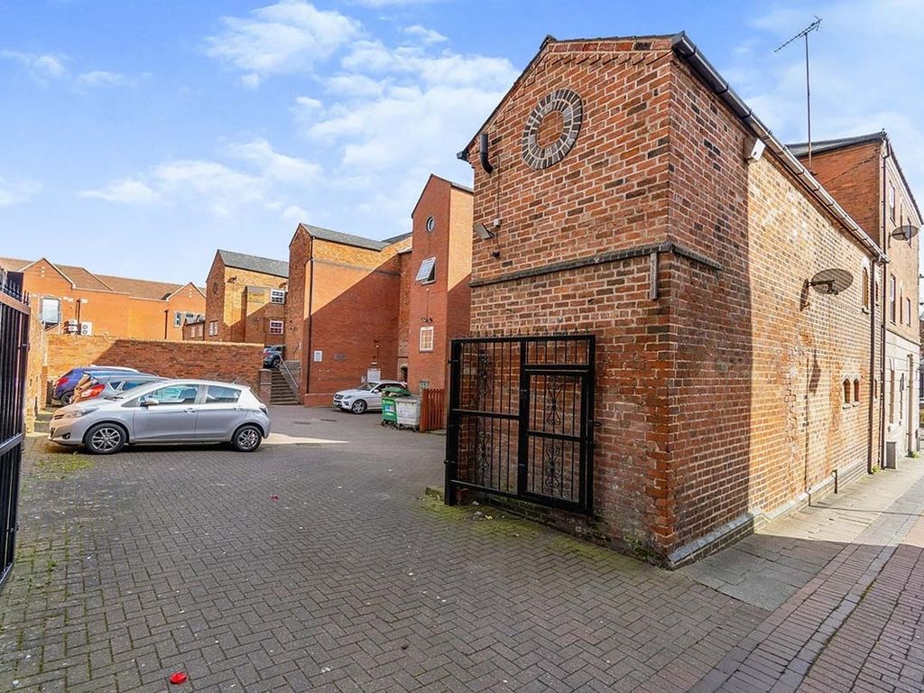 2 bed flat for sale in Pioli Place, Carl Street, Walsall WS2, £60,000