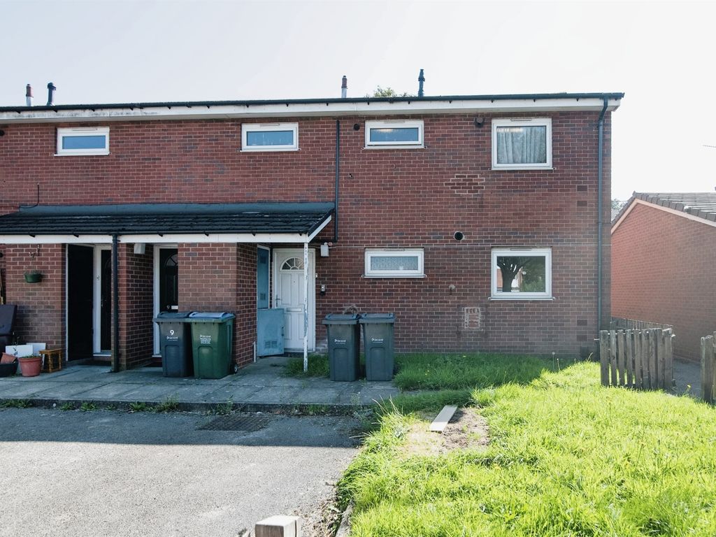 2 bed maisonette for sale in Pool Road, Smethwick B66, £125,000