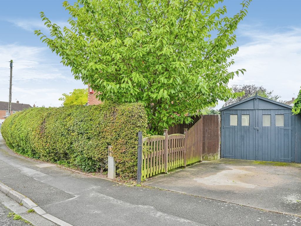 3 bed semi-detached house for sale in Hendon Way, Mackworth, Derby DE22, £200,000