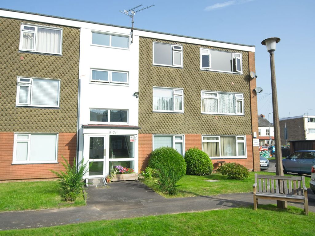 2 bed flat for sale in Clos Treoda, Cardiff CF14, £190,000