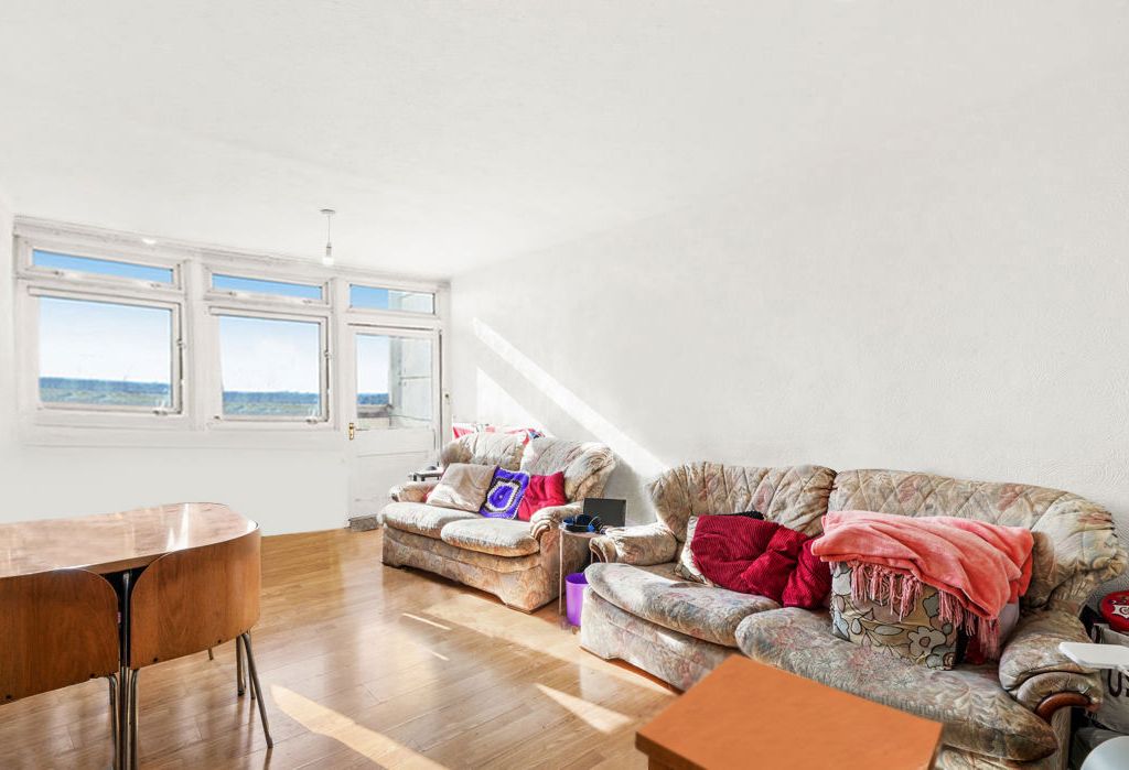 2 bed flat for sale in Maida Vale, London W9, £260,000