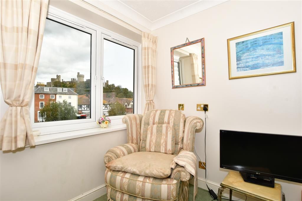 1 bed flat for sale in Queen Street, Arundel, West Sussex BN18, £150,000