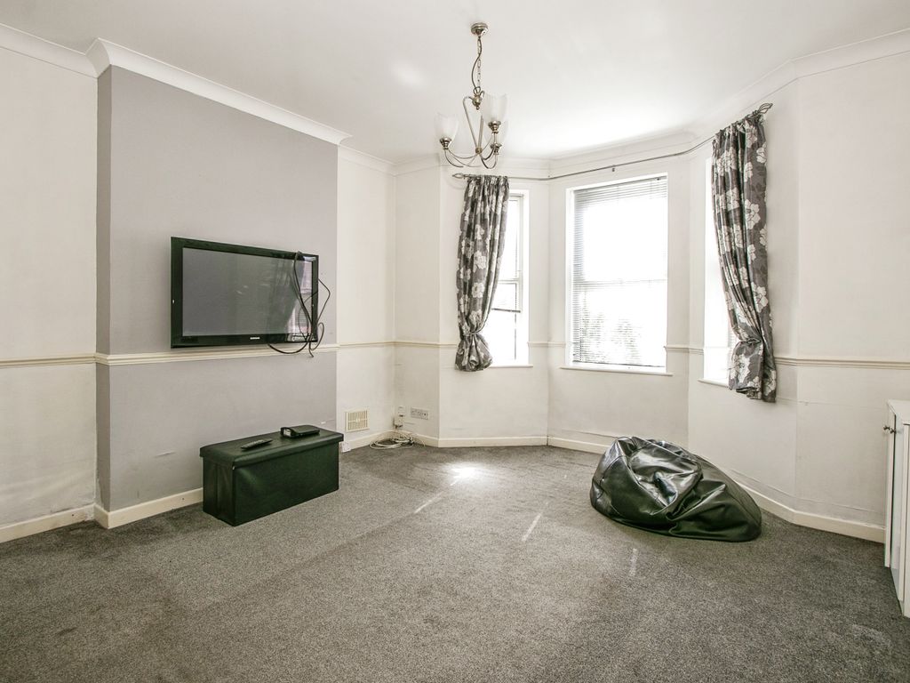 2 bed flat for sale in Woodend Road, Bournemouth BH9, £180,000