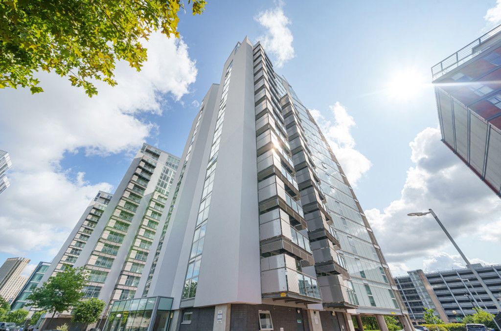 1 bed flat for sale in The Quays, Salford, Salford M50, £185,000