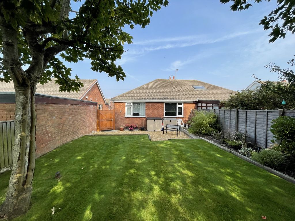 2 bed bungalow for sale in Coniston Avenue, Knott End On Sea FY6, £185,000