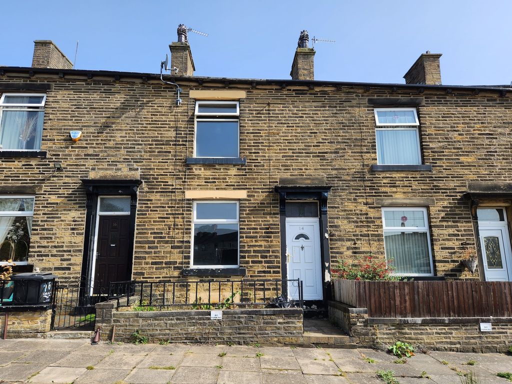 2 bed terraced house for sale in Clevedon Place, Halifax HX3, £85,000