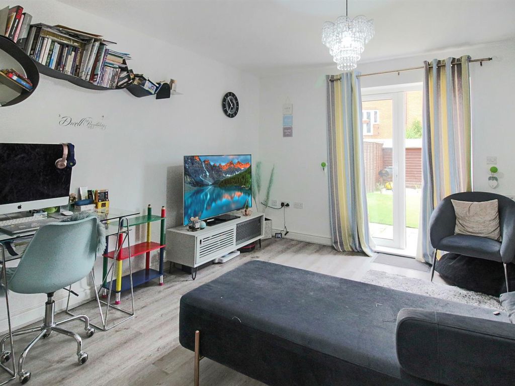 2 bed end terrace house for sale in Alma Street, Aylesbury HP18, £284,000