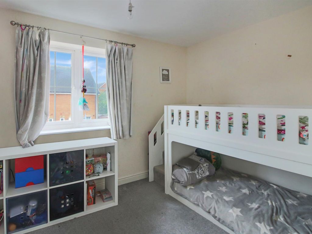 2 bed end terrace house for sale in Alma Street, Aylesbury HP18, £284,000