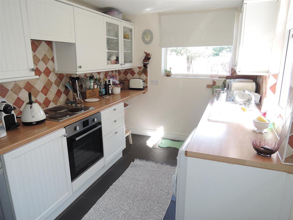 2 bed property for sale in Barrington Road, Colchester CO2, £230,000
