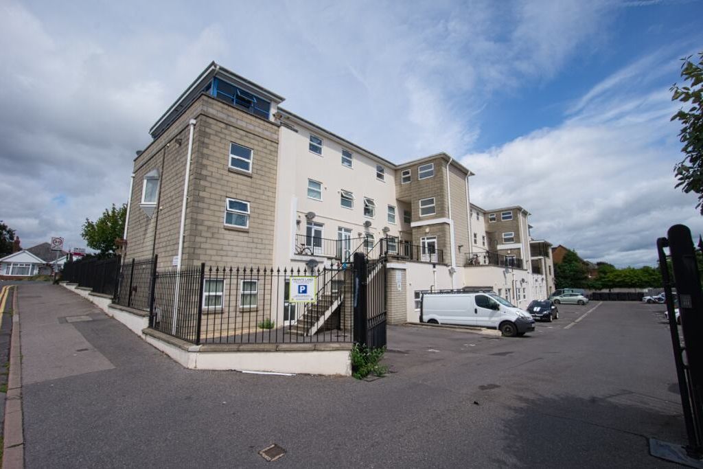 1 bed flat for sale in Ringwood Road, Poole BH12, £80,000
