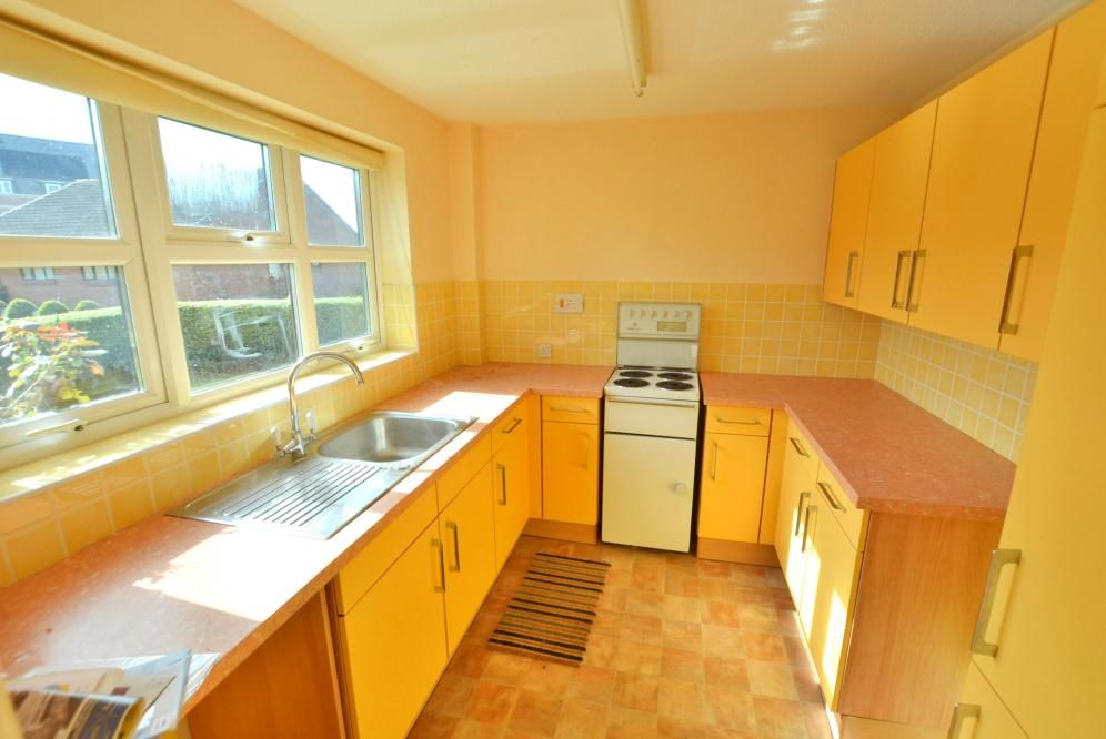 2 bed flat for sale in Victoria Place, Wimborne BH21, £150,000