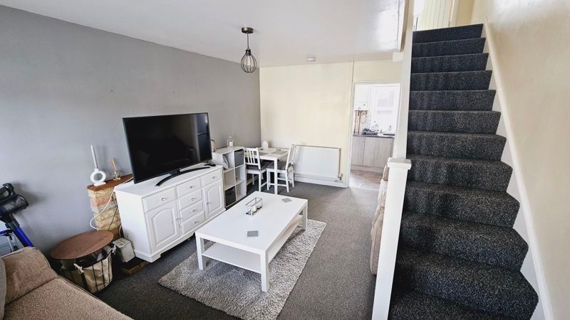 2 bed terraced house for sale in Plumpton Avenue, Hereford HR4, £200,000