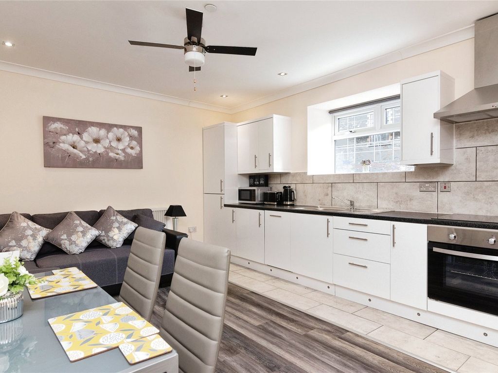 1 bed flat for sale in Griffin Street, Newport NP20, £105,000