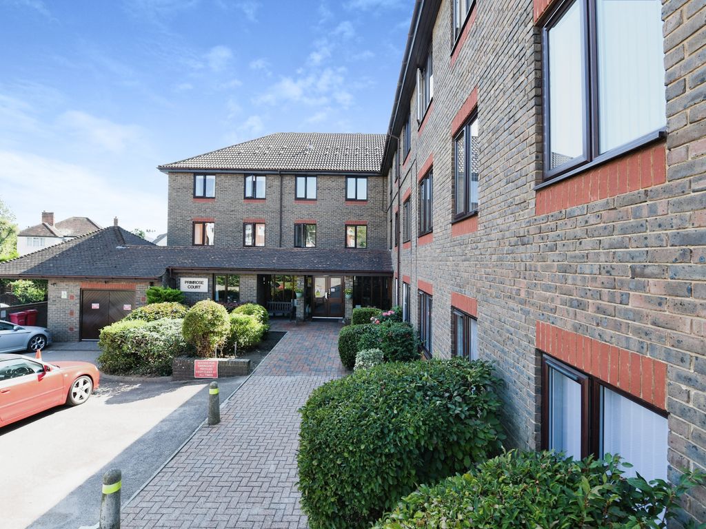 1 bed flat for sale in Primrose Court, Kings Road, Brentwood CM14, £125,000
