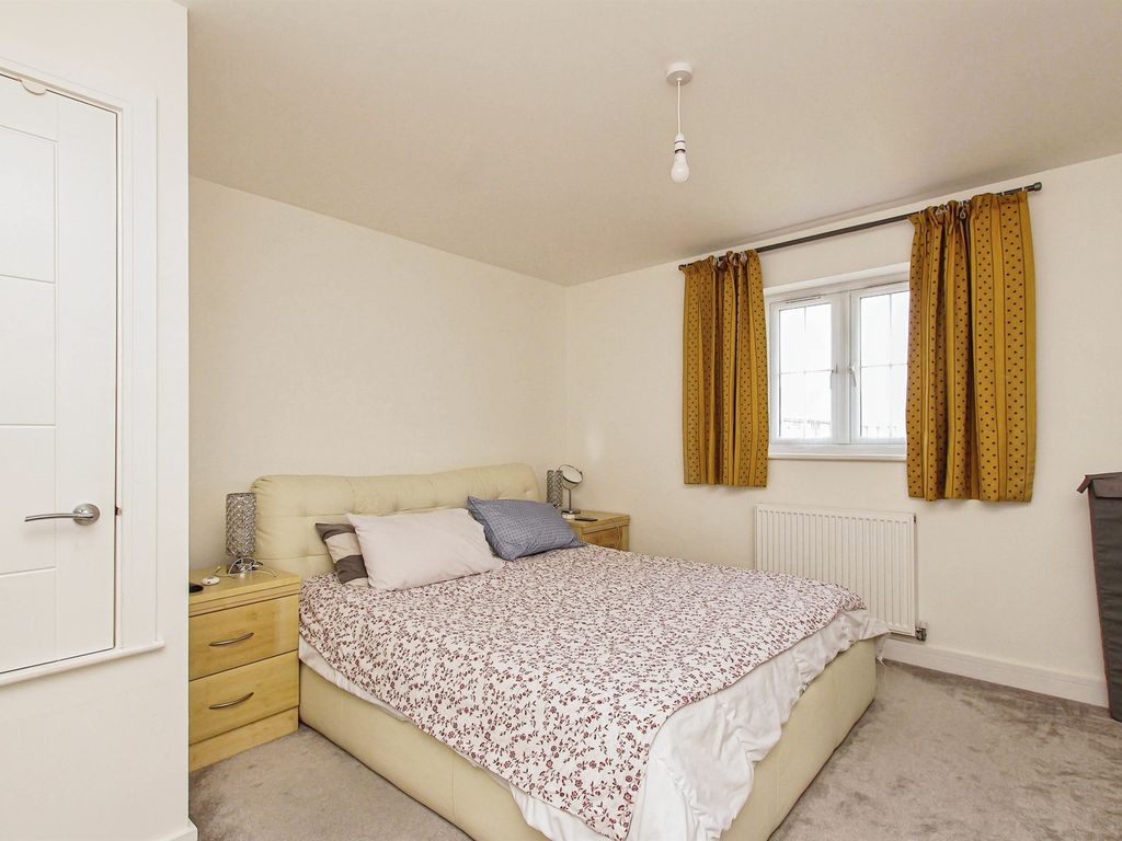 2 bed semi-detached house for sale in Valley Way, Newmarket CB8, £270,000