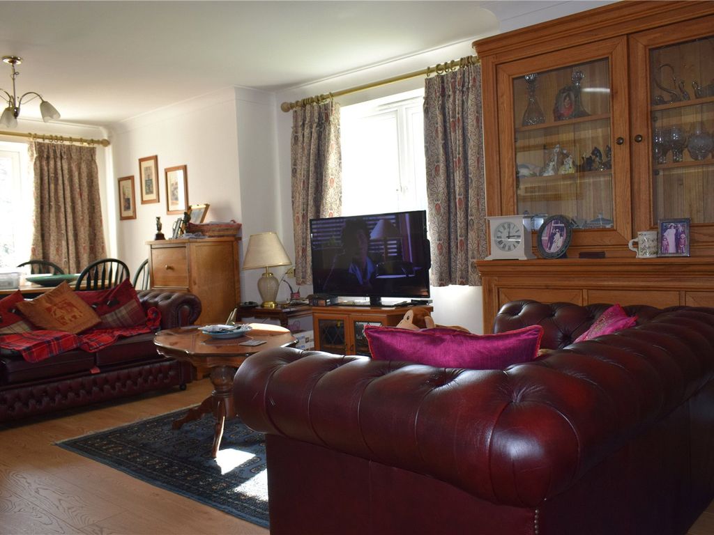 2 bed flat for sale in Stoneleigh Court, Porthcawl CF36, £220,000