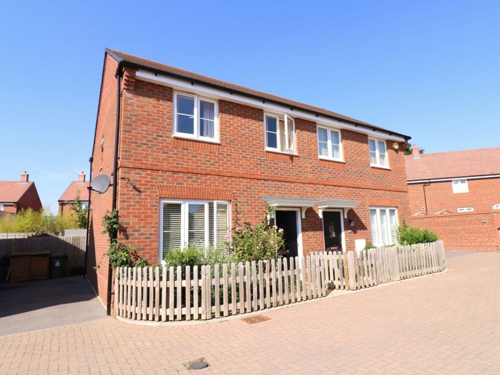 2 bed semi-detached house for sale in Harper Road, Botley SO32, £318,000