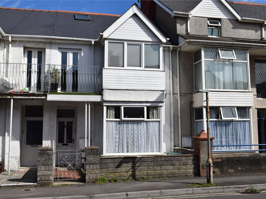 2 bed flat for sale in Suffolk Place, Porthcawl CF36, £150,000