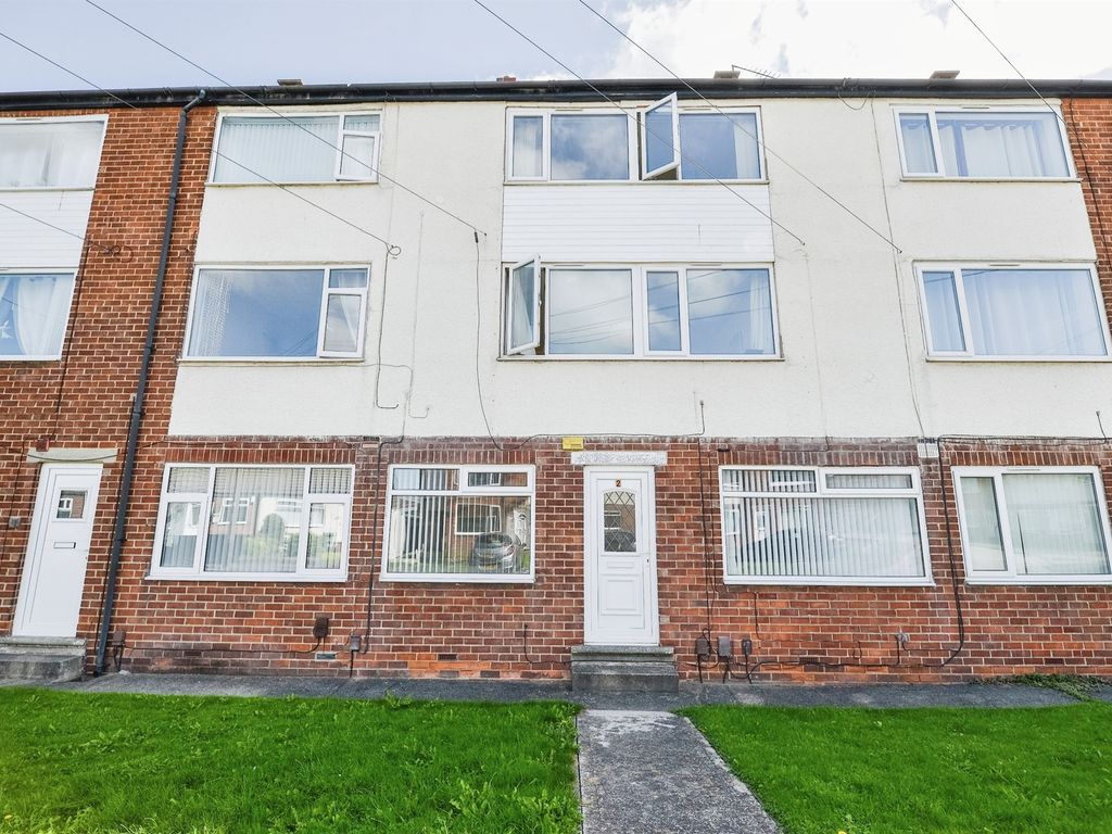 2 bed flat for sale in Carmel Gardens, Stockton-On-Tees TS20, £55,000