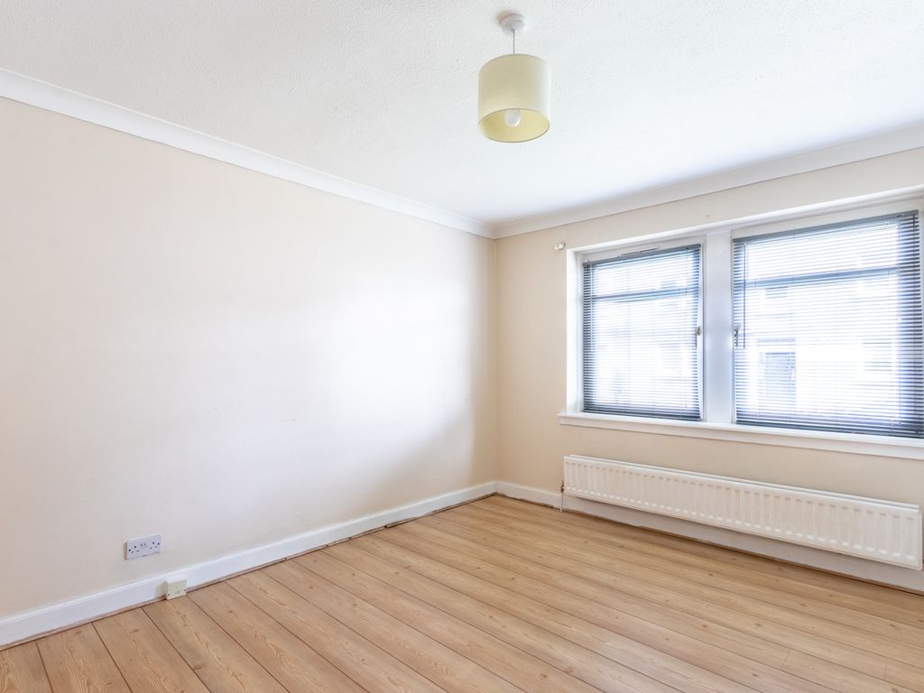 2 bed flat for sale in Ferguson Street, Johnstone, Renfrewshire PA5, £65,000