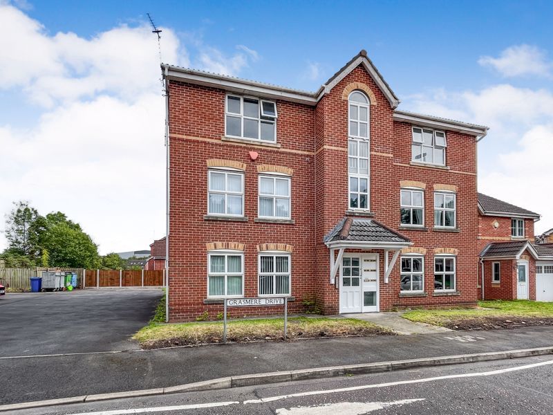 2 bed flat for sale in Grasmere Drive, Bury BL9, £100,000