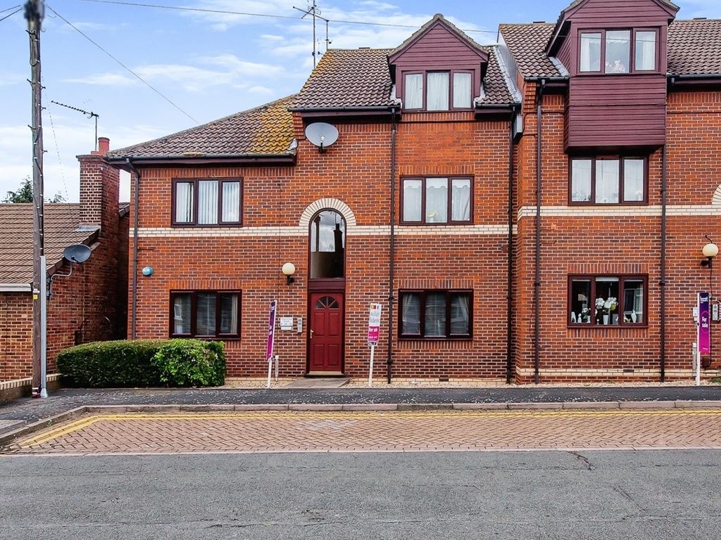 2 bed flat for sale in Chapel Gate Court, St. Pauls Close, Wisbech PE13, £70,000