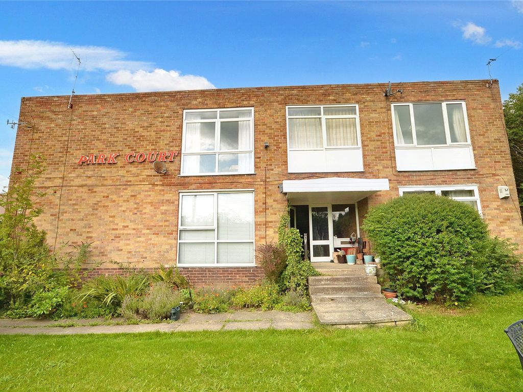 3 bed flat for sale in Flat 4 Park Court, Ring Road, West Park, Leeds LS16, £160,000