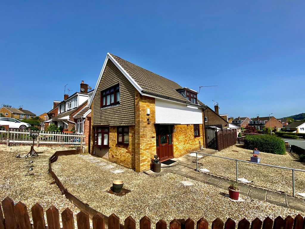 3 bed detached house for sale in Birch Hill, Newport NP20, £260,000