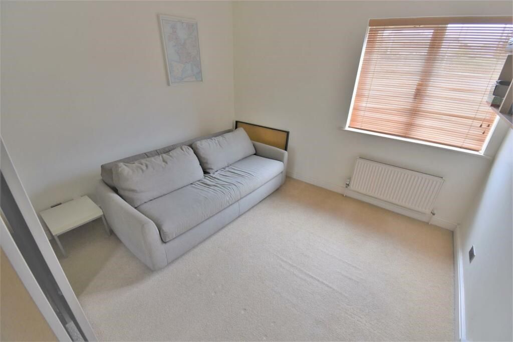 2 bed flat for sale in Laund Road, Salendine Nook, Huddersfield HD3, £180,000