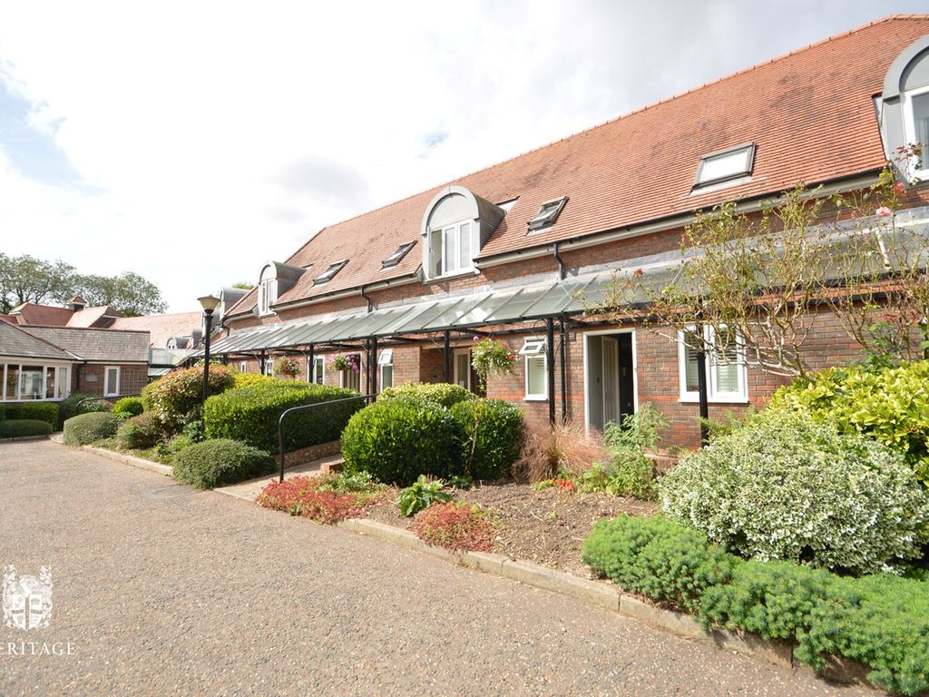 2 bed property for sale in Lakes Meadow, Coggeshall CO6, £135,000