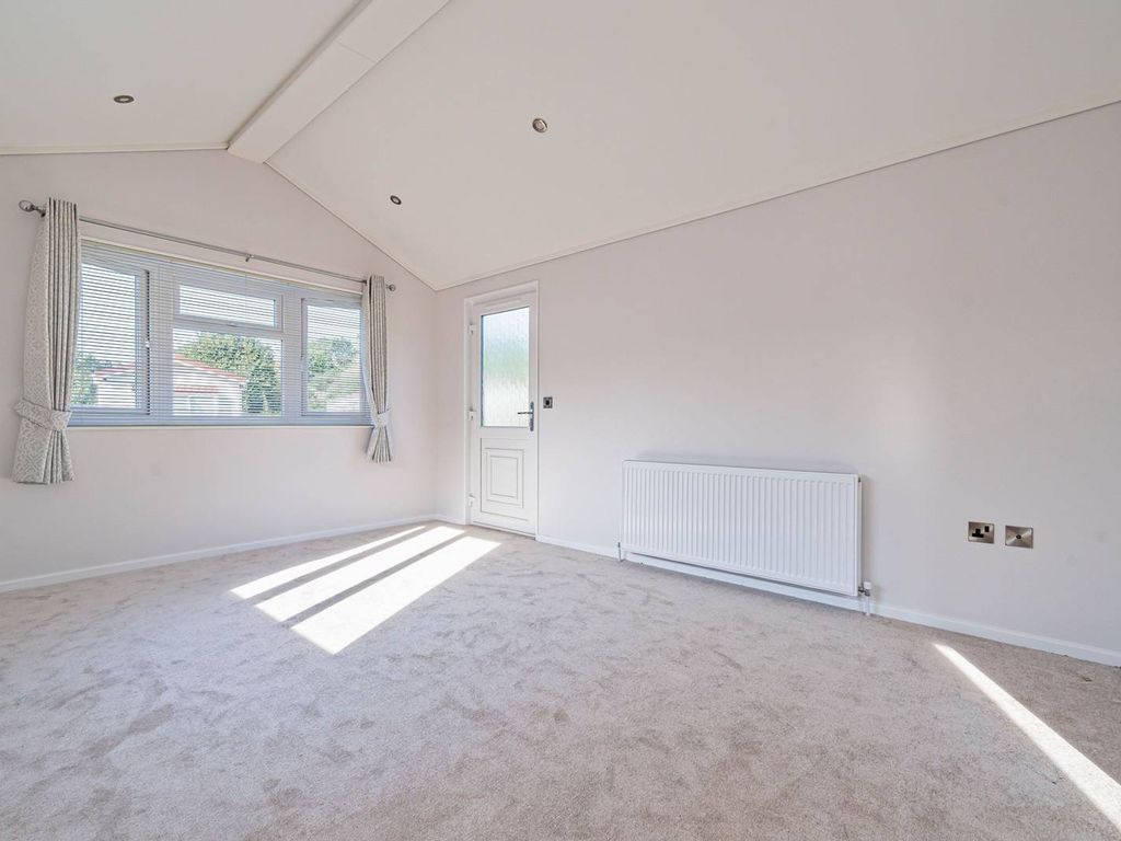 1 bed property for sale in Dagley Lane, Shalford, Guildford GU4, £182,500