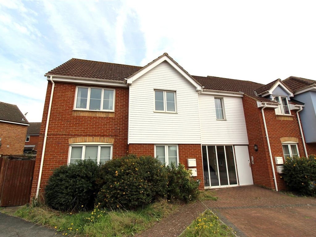 1 bed flat for sale in Drake Close, Stowmarket IP14, £130,000