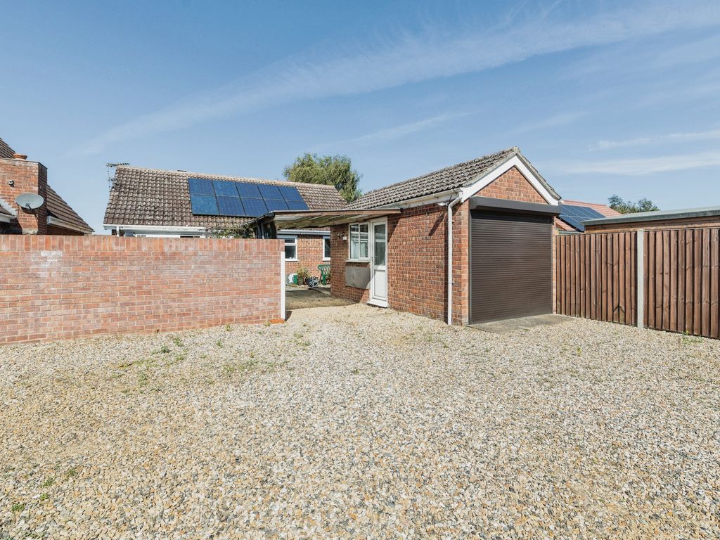 3 bed bungalow for sale in Chequers Green, Great Ellingham, Attleborough NR17, £300,000