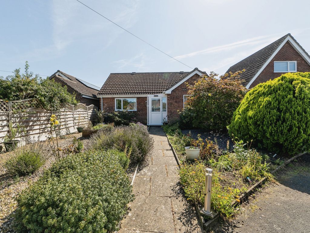 3 bed bungalow for sale in Chequers Green, Great Ellingham, Attleborough NR17, £300,000
