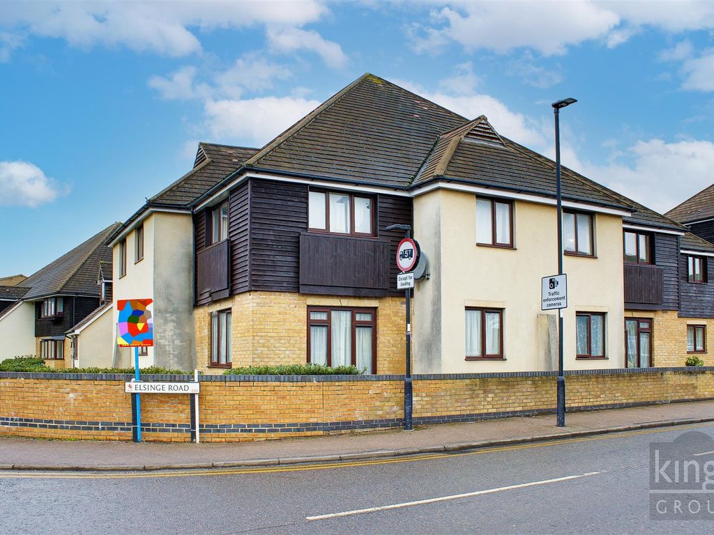 1 bed flat for sale in Cracknell Close, Enfield EN1, £225,000
