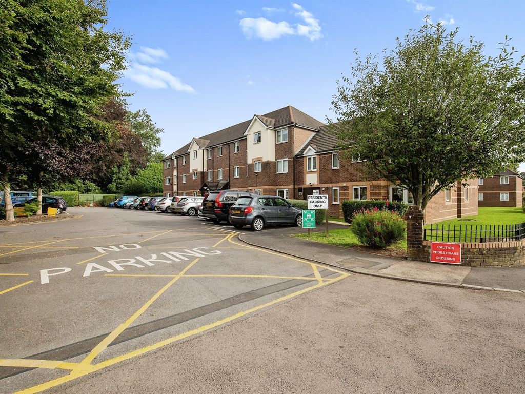 2 bed flat for sale in Velindre Road, Whitchurch, Cardiff CF14, £140,000