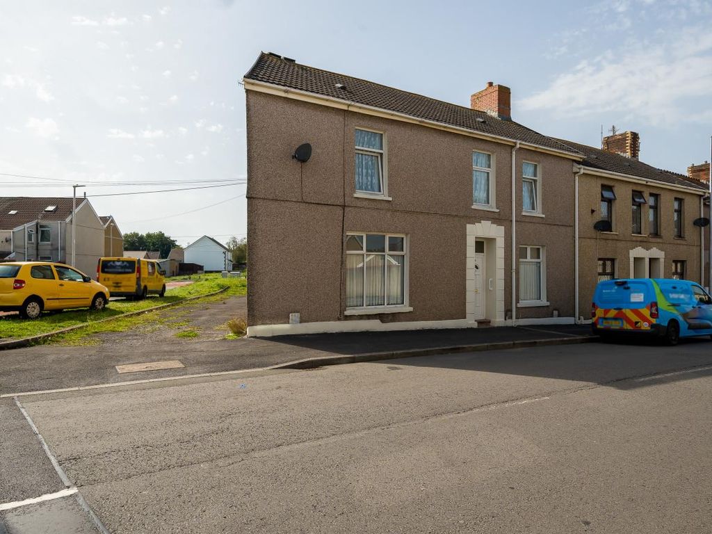 3 bed end terrace house for sale in New Dock Road, Llanelli SA15, £128,000