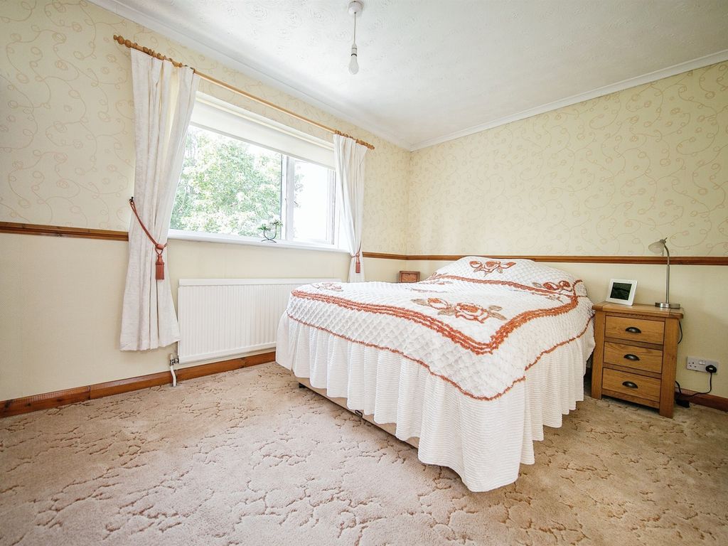 2 bed end terrace house for sale in Trafalgar Road, Sudbury CO10, £225,000