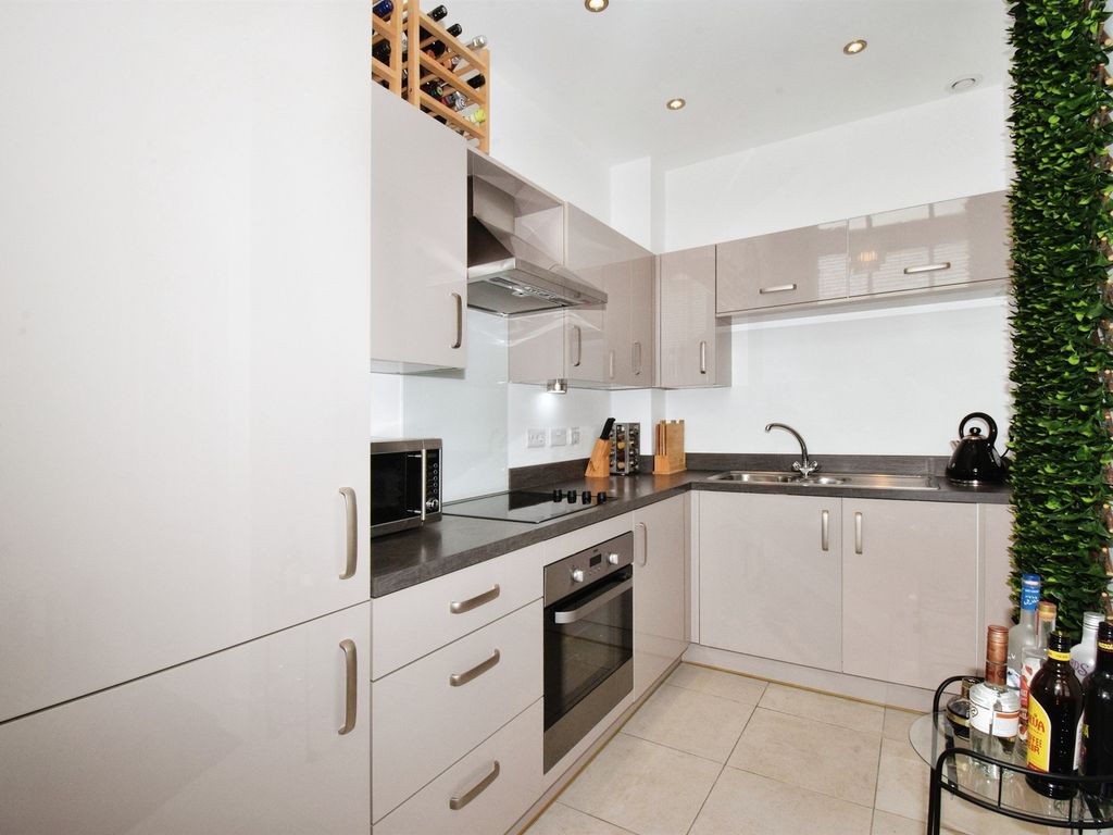 3 bed property for sale in Cowper Street, Leicester LE2, £230,000