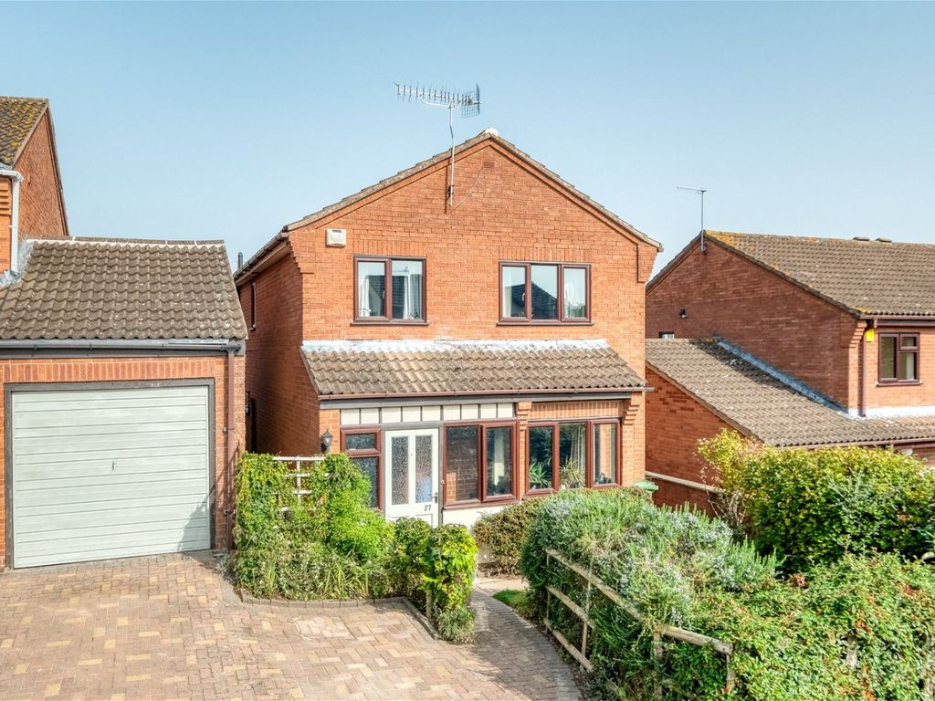 3 bed detached house for sale in Hemsby Close, Worcester WR5, £300,000