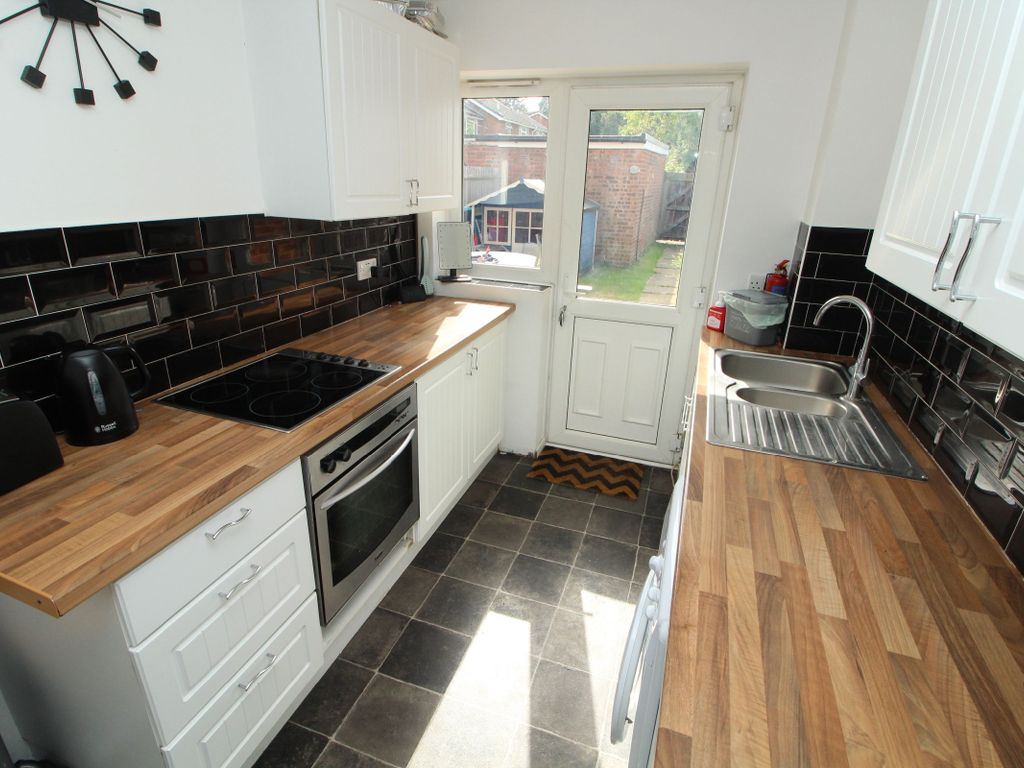 2 bed terraced house for sale in Glenwoods, Newport Pagnell MK16, £275,000