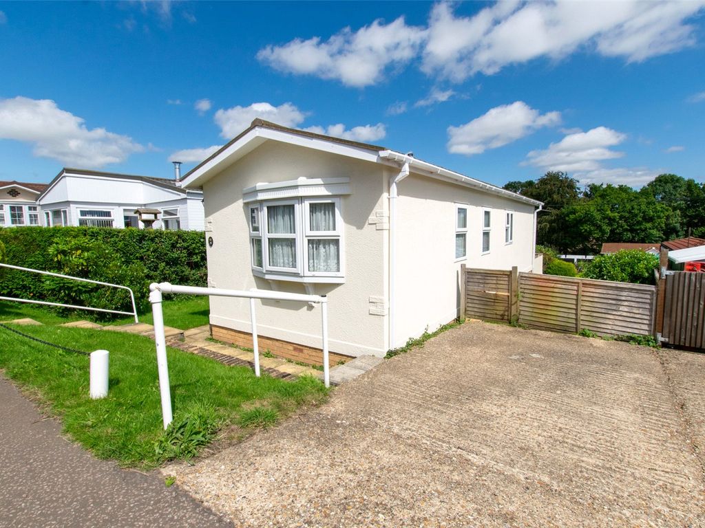 2 bed bungalow for sale in Whipsnade Park Homes, Whipsnade, Bedfordshire LU6, £130,000