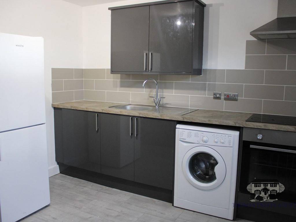 1 bed flat for sale in Ithon Road, Llandrindod Wells, Powys. LD1, £59,950