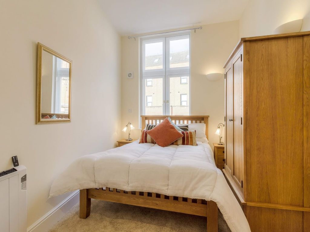 2 bed flat for sale in Abington Street, Northampton NN1, £240,000