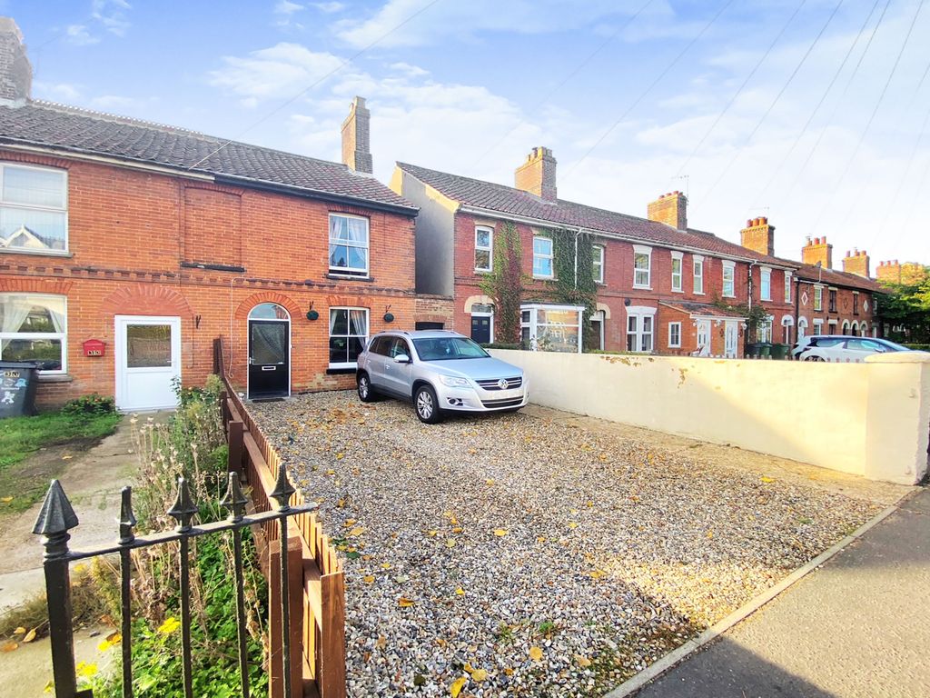 3 bed terraced house for sale in Norwich Road, Dereham NR20, £210,000
