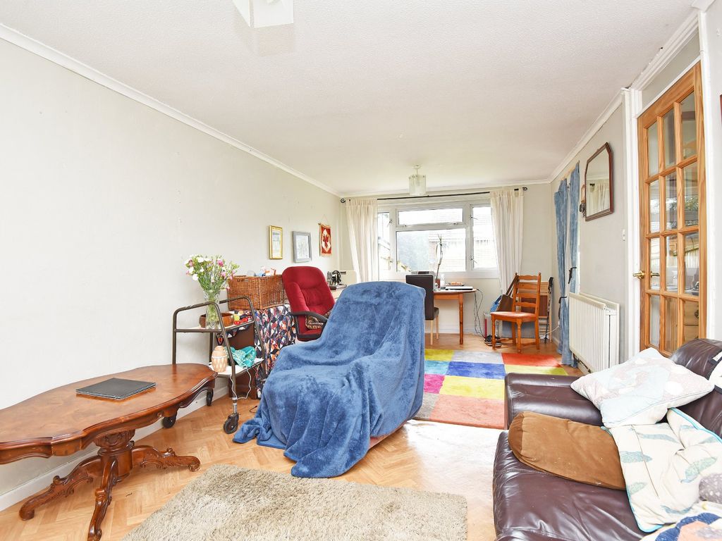 3 bed terraced house for sale in Norwich Drive, Harrogate HG3, £200,000