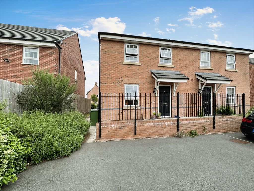 2 bed town house for sale in Ettrick Way, Leicester LE19, £190,000