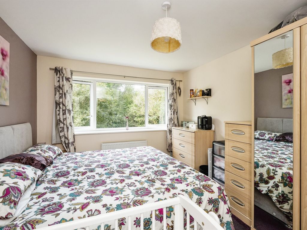 2 bed flat for sale in Wood Green, Bridgend CF31, £90,000